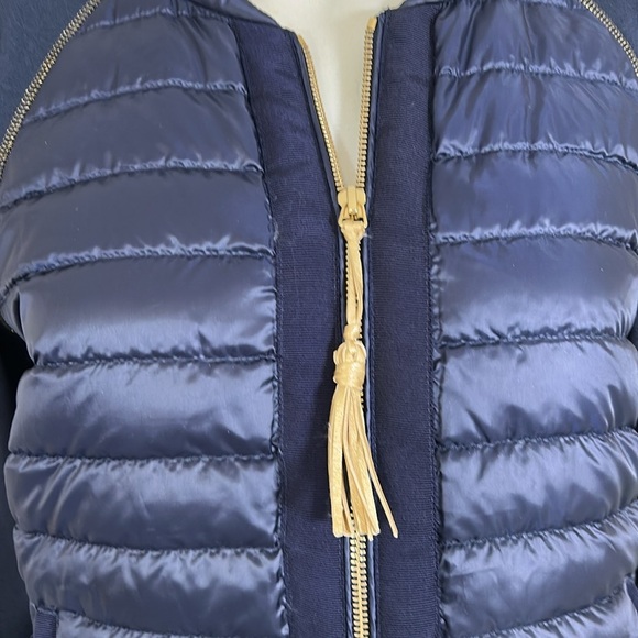 Lilly Pulitzer Darci Puffer Coat True Navy Blue Full Zip Pockets Gold Detail M - Picture 3 of 11